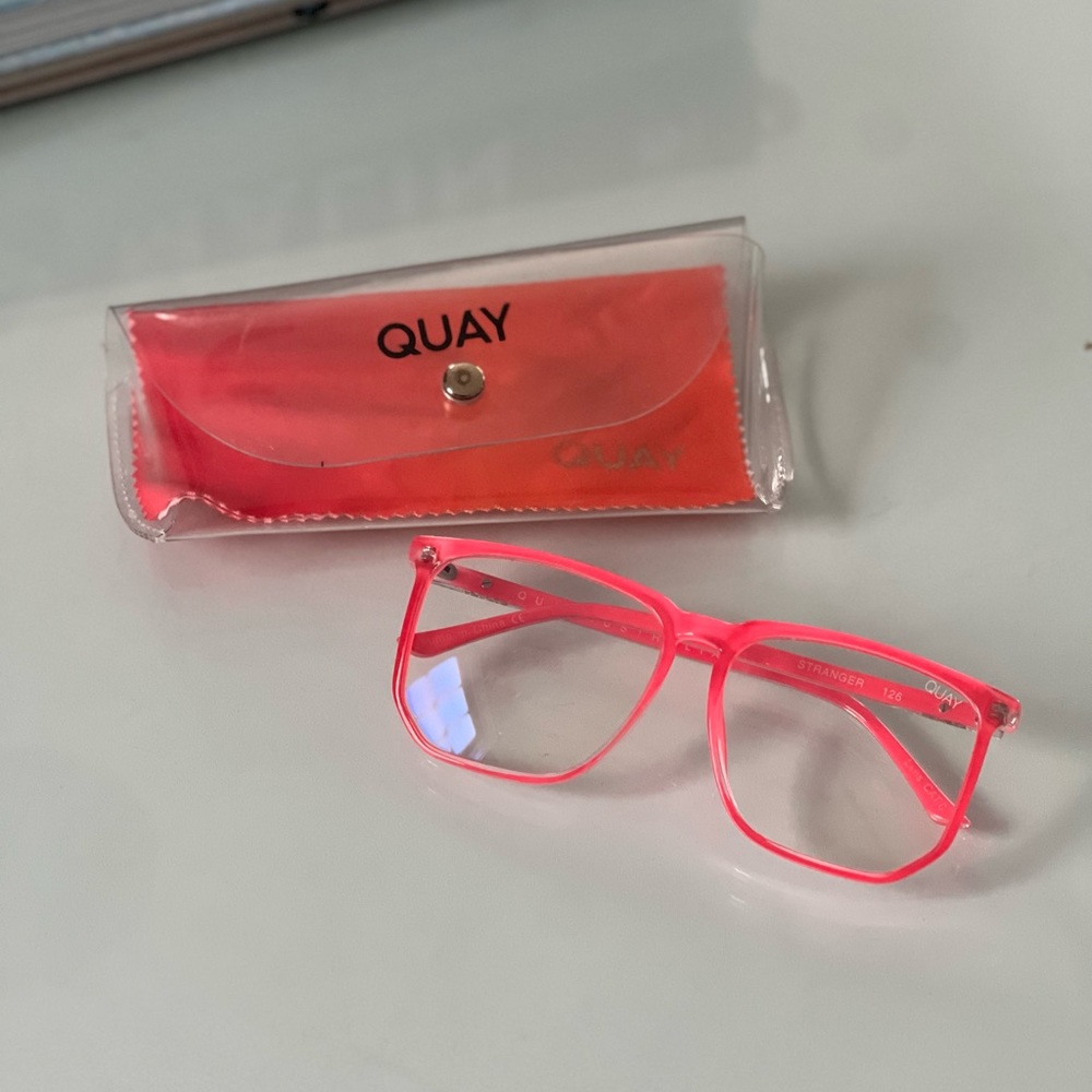 HOT PINK QUAY BLUE LIGHT GLASSES 💓